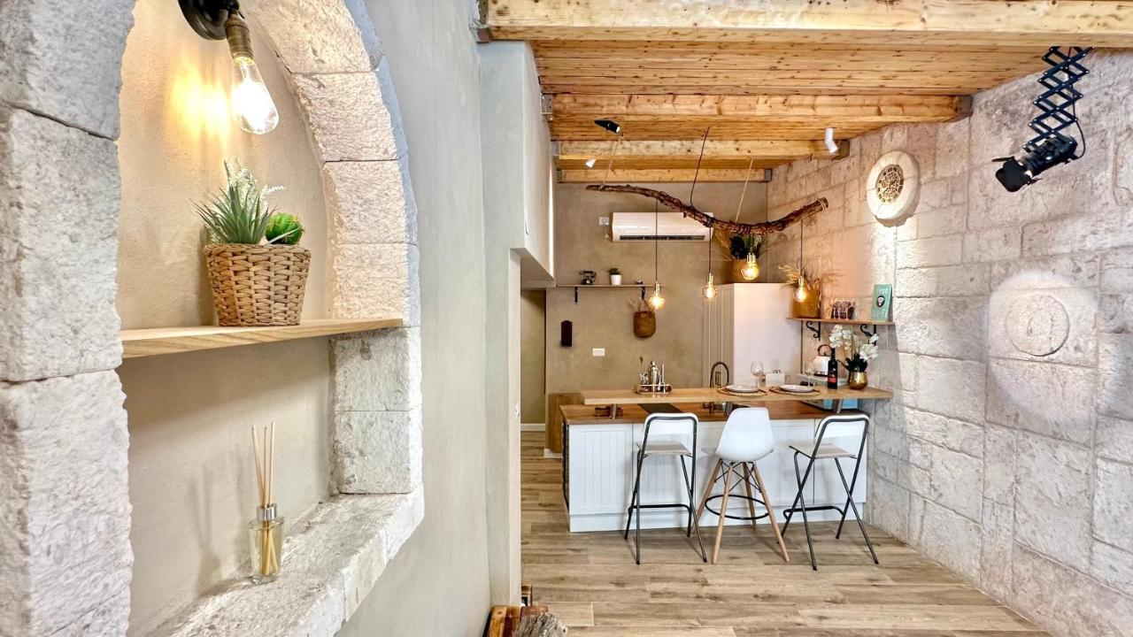 Boutique Apartment In Heart Of Haifa Esterno foto