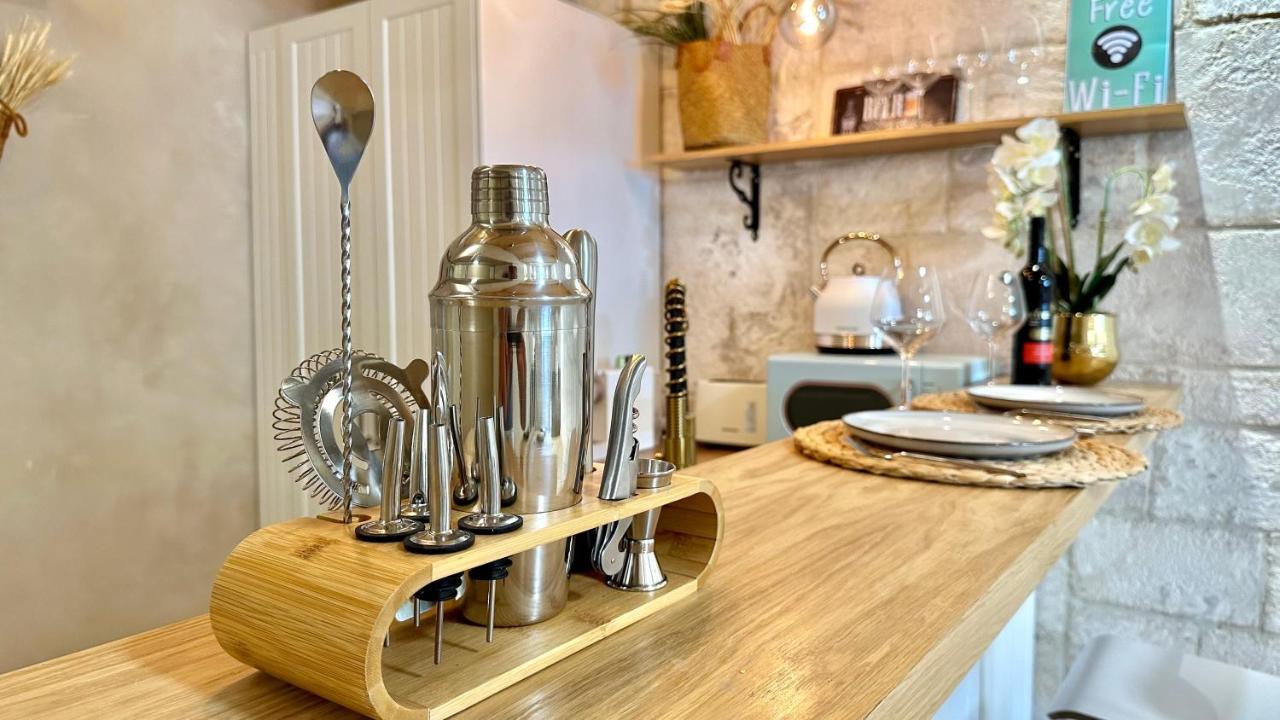 Boutique Apartment In Heart Of Haifa Esterno foto