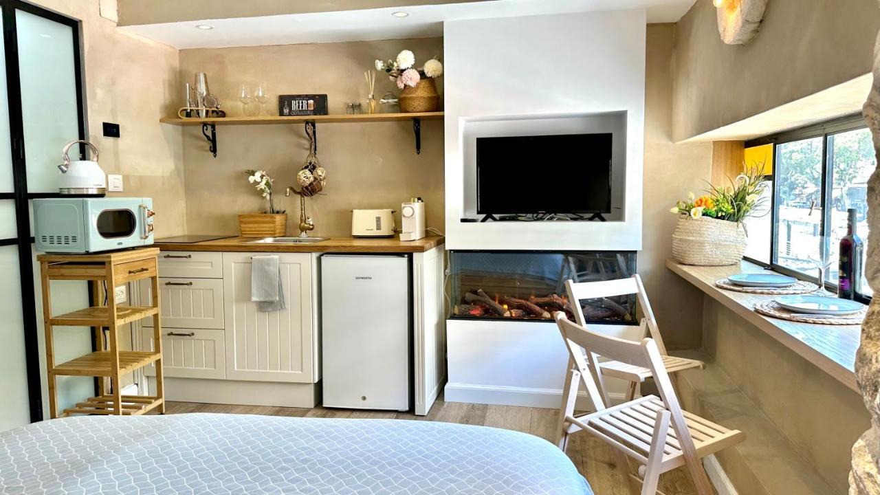 Boutique Apartment In Heart Of Haifa Esterno foto