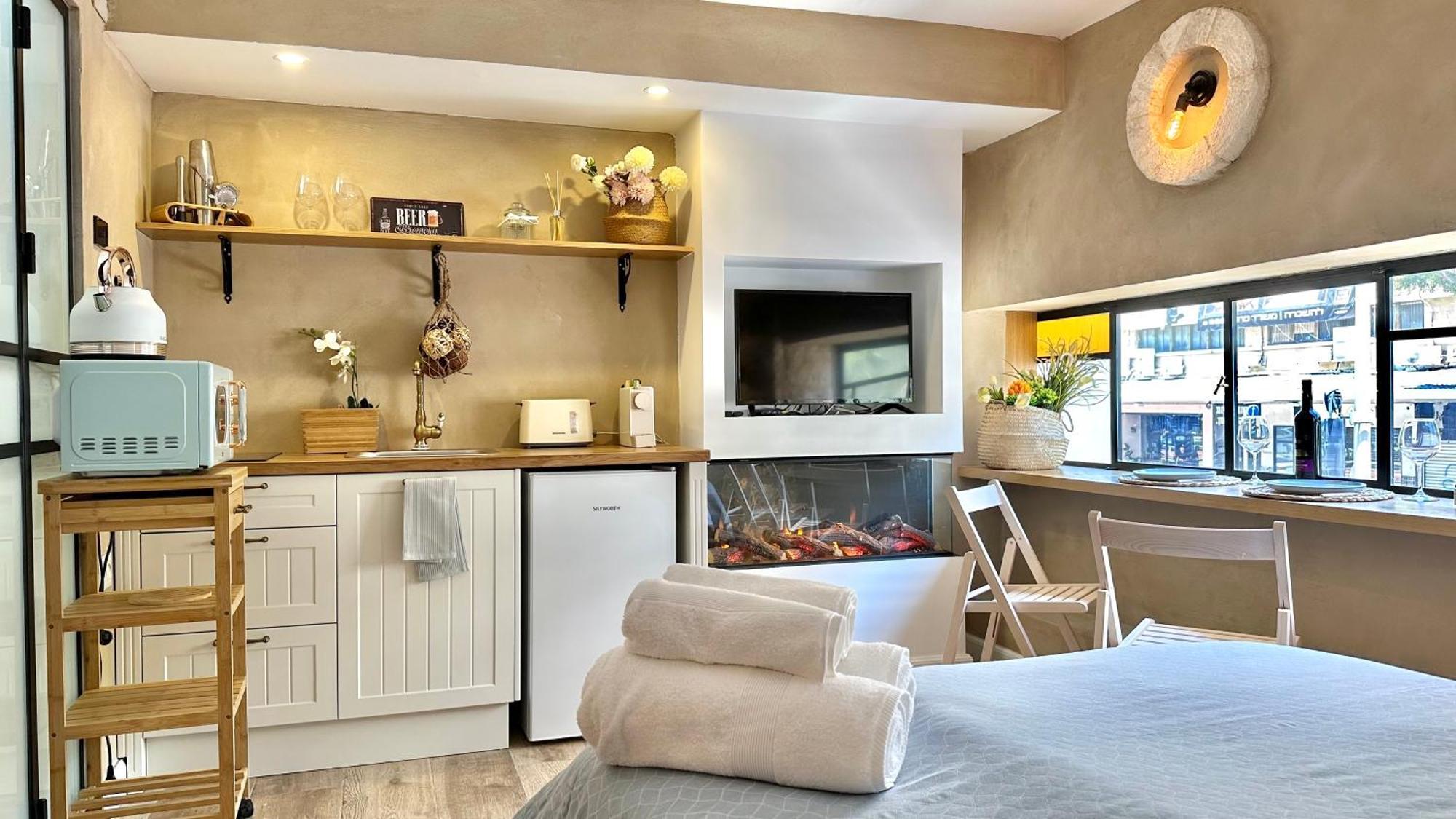 Boutique Apartment In Heart Of Haifa Esterno foto