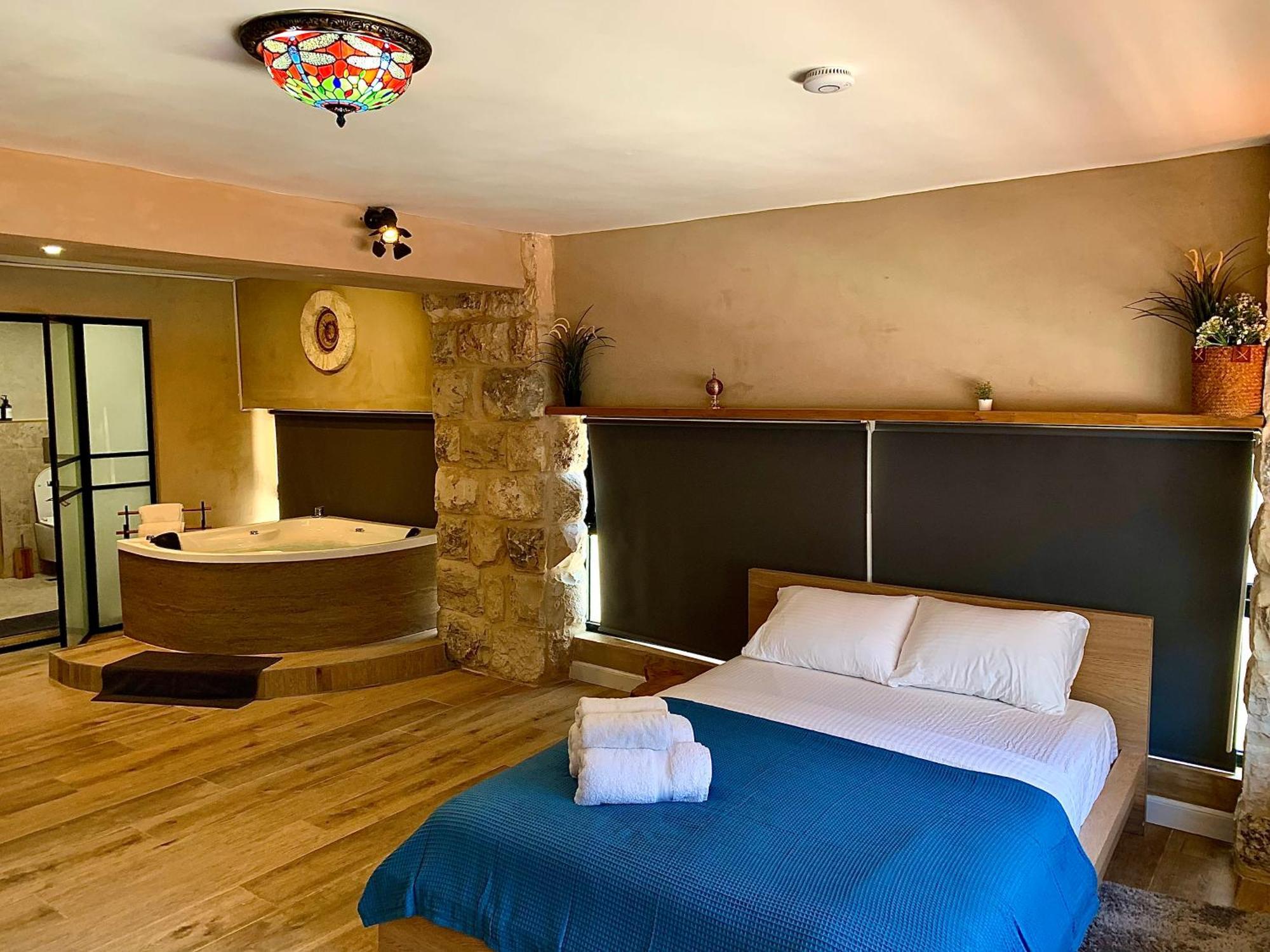 Boutique Apartment In Heart Of Haifa Esterno foto